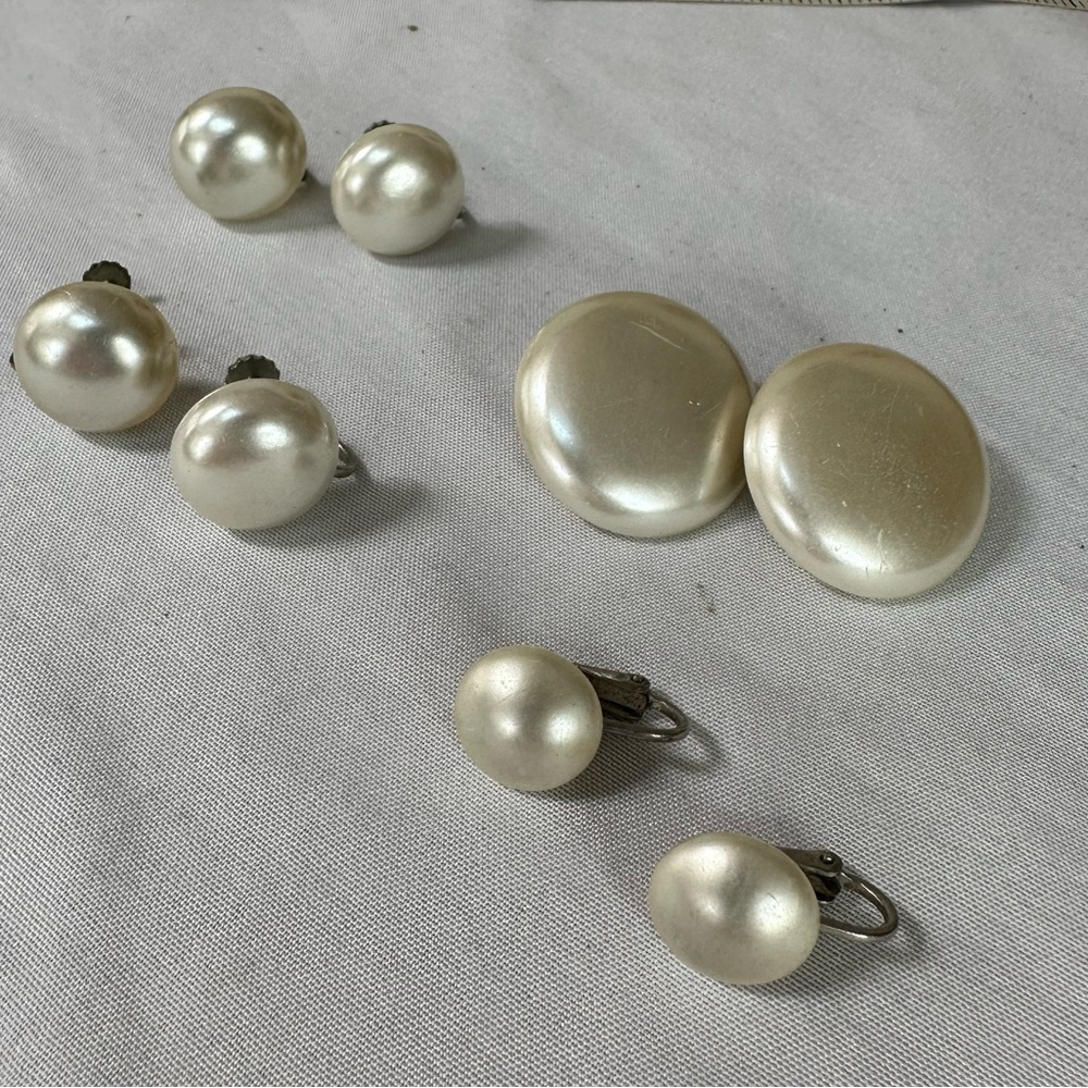 Four pair of vintage pearlized button style earrings